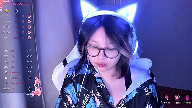 Snapshot of maydaykimmy chatting on 10/28/25, 08:44 maydaykimmy online show from 10/28/25, 08:44