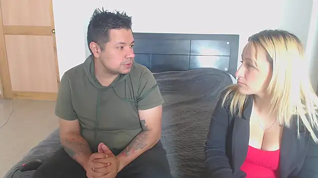 Snapshot of sexy_girls1 chatting on 10/18/25, 02:51 sexy girls1 online show from 10/18/25, 02:51