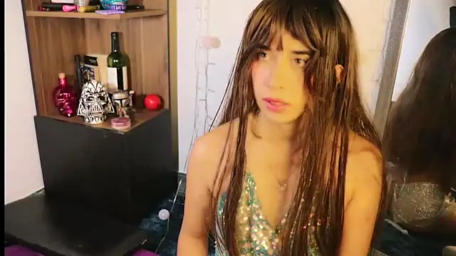 Snapshot of _lucy_white_ chatting on 12/30/24, 02:20 lucy white online show from 12/30/24, 02:20