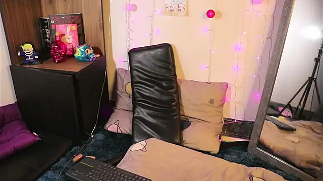 Snapshot of _lucy_white_ chatting on 01/22/25, 03:41 lucy white online show from 01/22/25, 03:41