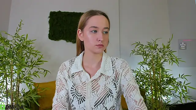 Snapshot of Sweett_Monica chatting on 08/03/26, 12:42 Sweett Monica online show from 08/03/26, 12:42