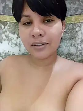 Snapshot of Yara0k chatting on 01/13/25, 10:35 Yara0k online show from 01/13/25, 10:35