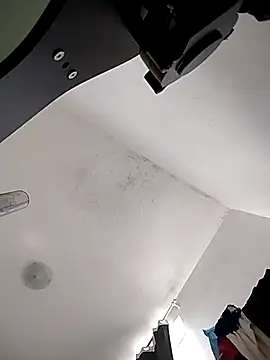 Snapshot of Yara0k chatting on 09/12/25, 11:21 Yara0k online show from 09/12/25, 11:21