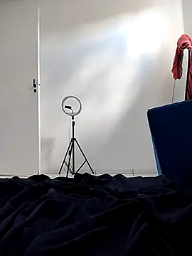 Snapshot of Yara0k chatting on 09/15/25, 11:43 Yara0k online show from 09/15/25, 11:43