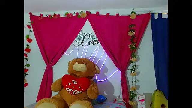 natashakissess online show from 02/18/26, 05:09