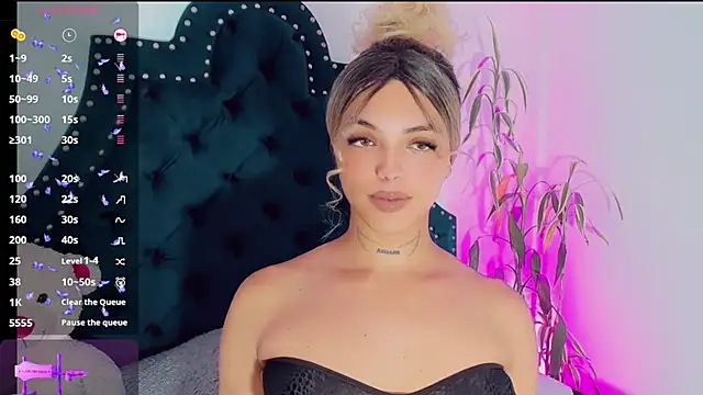 Emmaa Saenz  online show from 02/22/25, 01:00