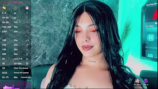 Emmaa Saenz  online show from 12/15/25, 10:25