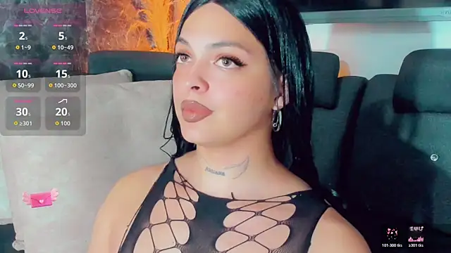 Emmaa Saenz  online show from 05/29/26, 10:08