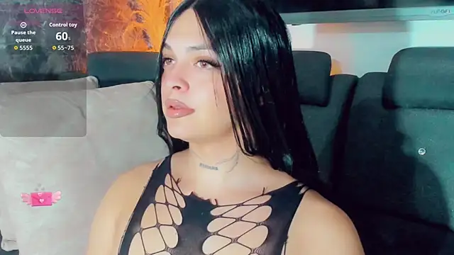 Emmaa Saenz  online show from 05/30/26, 10:40