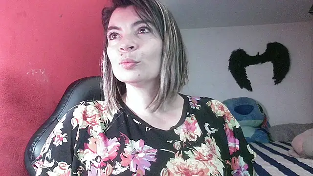 Snapshot of charlotedoll chatting on 05/06/26, 02:19 charlotedoll online show from 05/06/26, 02:19