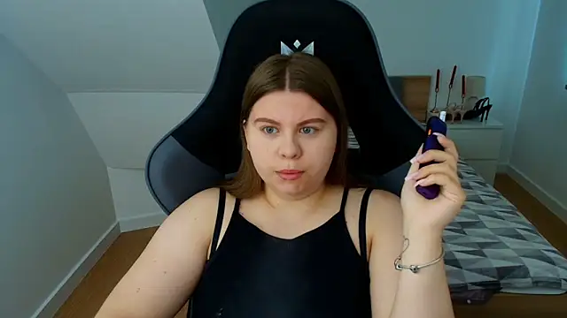 Snapshot of AbbyPleasure chatting on 06/15/26, 11:01 AbbyPleasure online show from 06/15/26, 11:01
