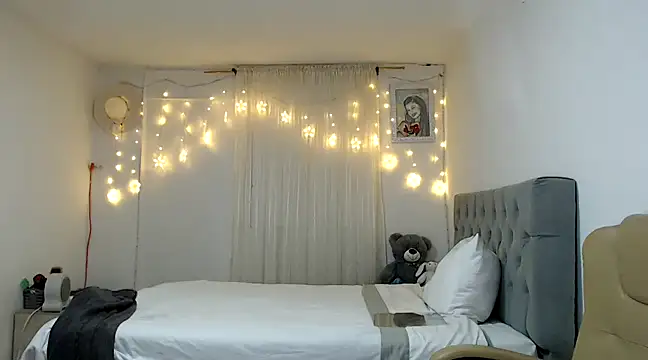 ZajiraShane online show from 12/16/24, 12:38