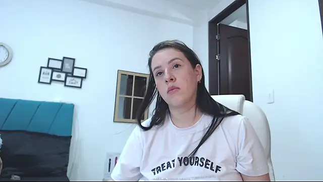 Snapshot of kamila_lopez chatting on 01/22/25, 01:31 kamila lopez online show from 01/22/25, 01:31