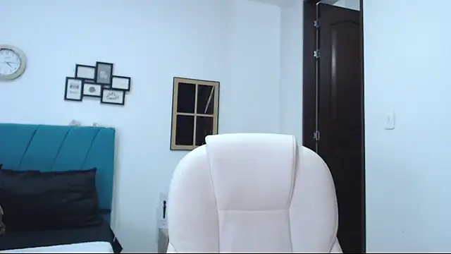 Snapshot of kamila_lopez chatting on 02/06/25, 09:49 kamila lopez online show from 02/06/25, 09:49
