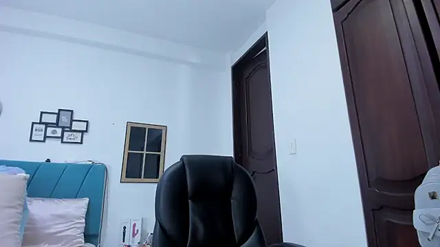 kamila lopez online show from 11/10/25, 10:31