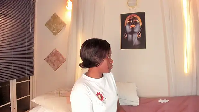 Snapshot of Kenia_Montez chatting on 01/24/25, 10:00 Kenia Montez online show from 01/24/25, 10:00