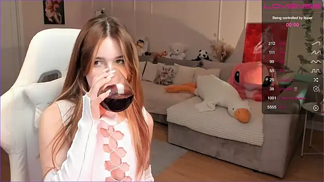 Frau Lina online show from 11/28/25, 02:09