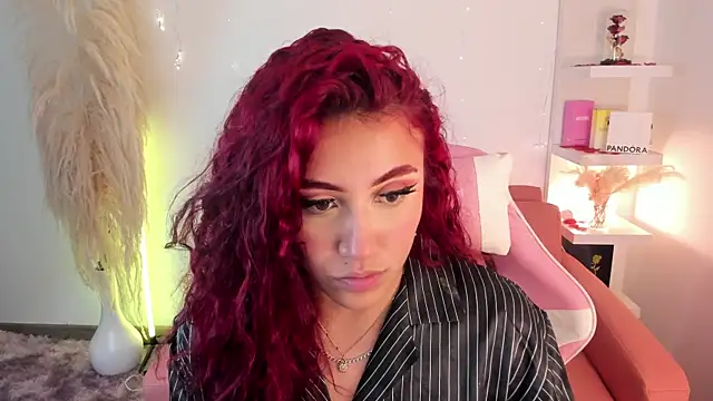 Snapshot of veronicaxx69 chatting on 04/28/26, 03:11 veronicaxx69 online show from 04/28/26, 03:11