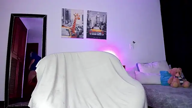 Snapshot of Curlblue chatting on 12/23/24, 02:45 Curlblue online show from 12/23/24, 02:45