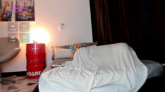 Snapshot of Curlblue chatting on 03/07/25, 09:07 Curlblue online show from 03/07/25, 09:07