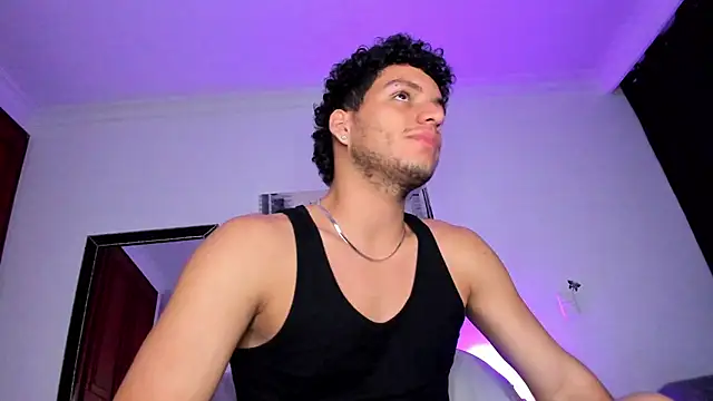 Snapshot of Curlblue chatting on 03/08/25, 06:43 Curlblue online show from 03/08/25, 06:43