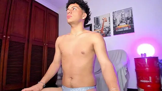 Snapshot of Curlblue chatting on 03/18/25, 04:15 Curlblue online show from 03/18/25, 04:15