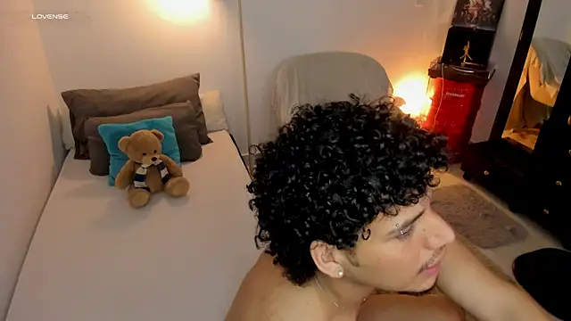 Snapshot of Curlblue chatting on 09/13/25, 02:44 Curlblue online show from 09/13/25, 02:44