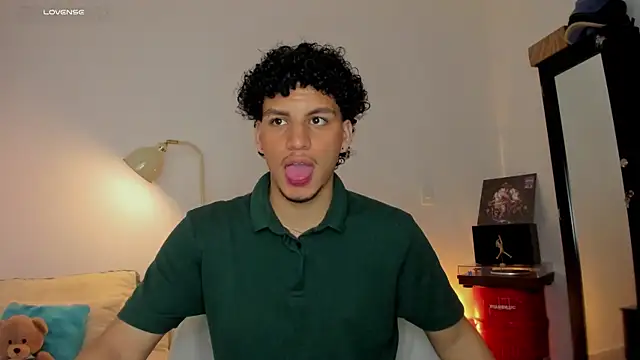 Snapshot of Curlblue chatting on 09/19/25, 04:36 Curlblue online show from 09/19/25, 04:36