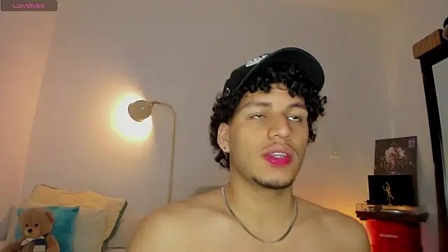 Snapshot of Curlblue chatting on 09/20/25, 10:05 Curlblue online show from 09/20/25, 10:05