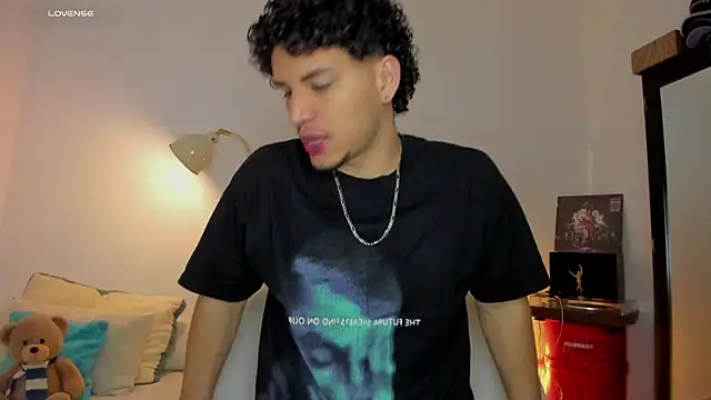 Snapshot of Curlblue chatting on 09/22/25, 04:03 Curlblue online show from 09/22/25, 04:03