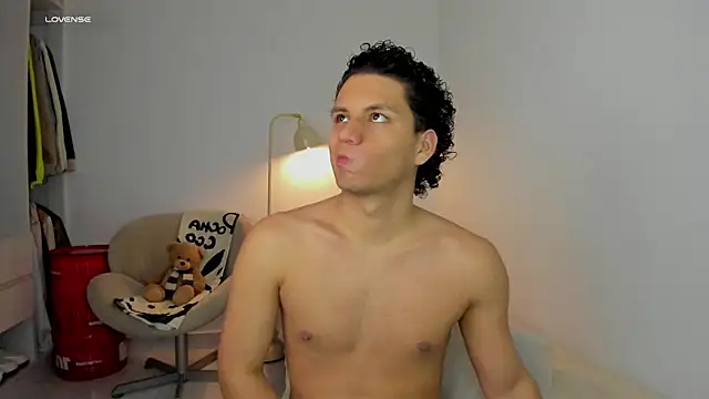 Snapshot of Curlblue chatting on 10/28/25, 06:50 Curlblue online show from 10/28/25, 06:50