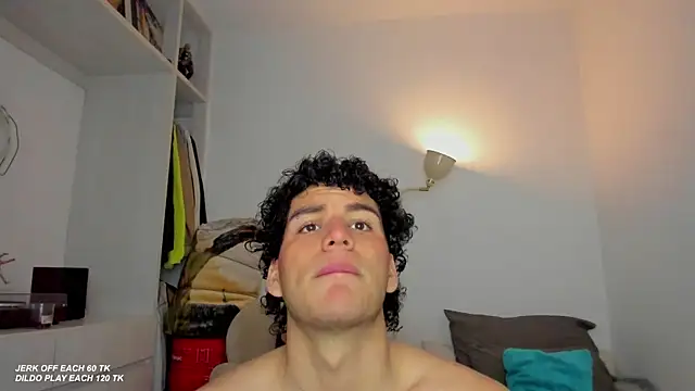 Snapshot of Curlblue chatting on 10/29/25, 11:34 Curlblue online show from 10/29/25, 11:34