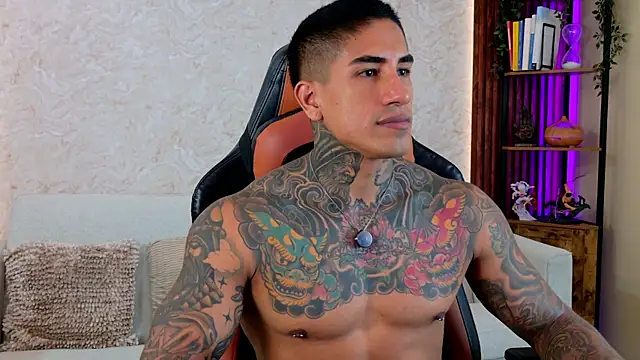 Snapshot of AdanReilly chatting on 05/09/26, 03:50 AdanReilly online show from 05/09/26, 03:50