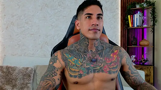 Snapshot of AdanReilly chatting on 08/01/26, 04:28 AdanReilly online show from 08/01/26, 04:28