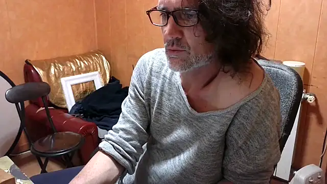 Snapshot of Lia_Y_PatrickX chatting on 11/11/25, 02:22 Lia Y PatrickX online show from 11/11/25, 02:22