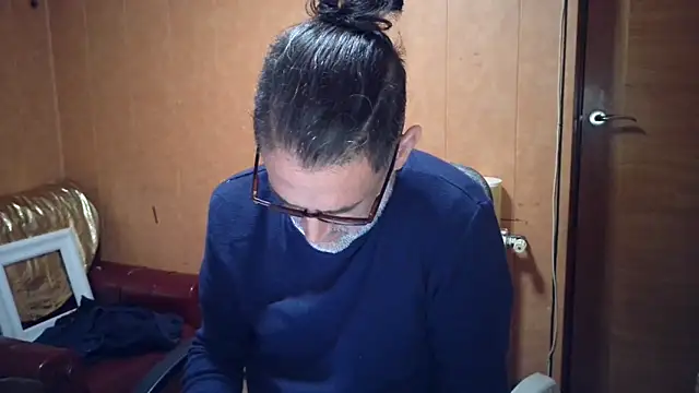 Snapshot of Lia_Y_PatrickX chatting on 11/11/25, 05:02 Lia Y PatrickX online show from 11/11/25, 05:02