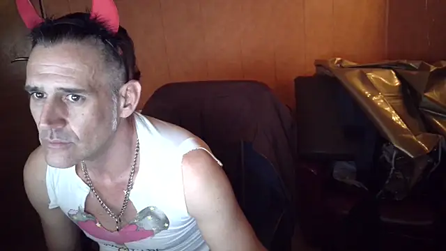 Snapshot of Lia_Y_PatrickX chatting on 11/16/25, 01:06 Lia Y PatrickX online show from 11/16/25, 01:06