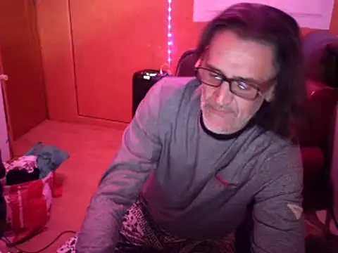 Snapshot of Lia_Y_PatrickX chatting on 11/27/25, 10:56 Lia Y PatrickX online show from 11/27/25, 10:56