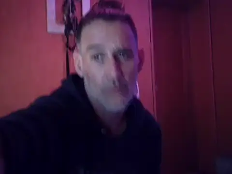 Snapshot of Lia_Y_PatrickX chatting on 11/30/25, 12:25 Lia Y PatrickX online show from 11/30/25, 12:25