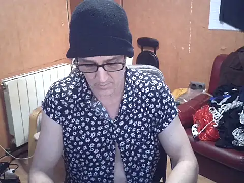 Snapshot of Lia_Y_PatrickX chatting on 03/05/26, 07:54 Lia Y PatrickX online show from 03/05/26, 07:54