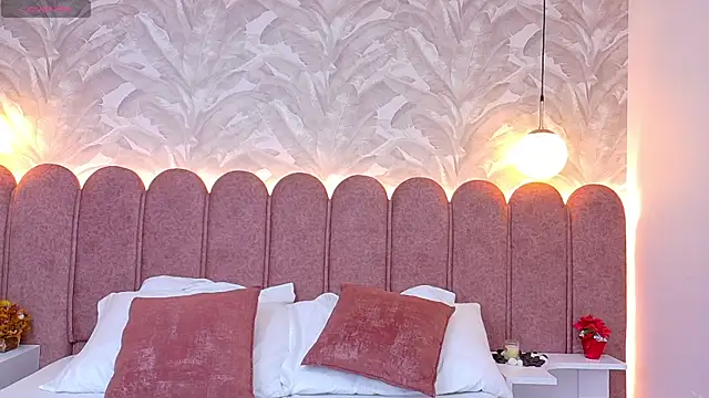 Snapshot of Martina-Roberts chatting on 02/13/25, 01:29 Martina-Roberts online show from 02/13/25, 01:29