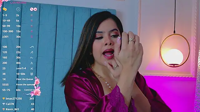 Snapshot of Martina-Roberts chatting on 03/17/25, 11:42 Martina-Roberts online show from 03/17/25, 11:42