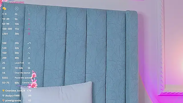 Snapshot of Martina-Roberts chatting on 03/18/25, 06:37 Martina-Roberts online show from 03/18/25, 06:37