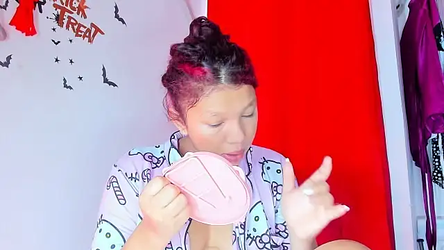 Emily Coper18 online show from 10/20/25, 01:22