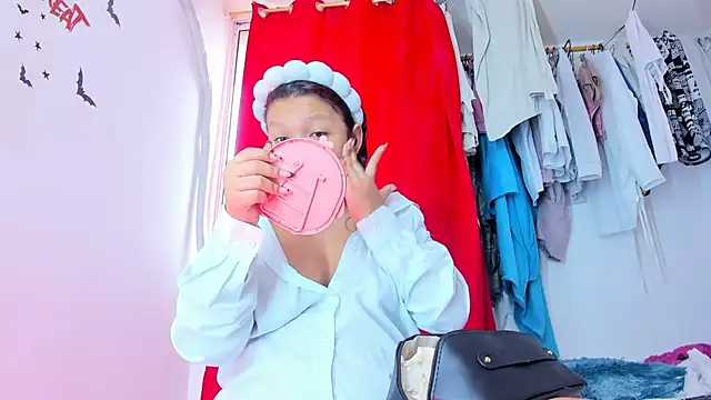 Emily Coper18 online show from 11/20/25, 01:22