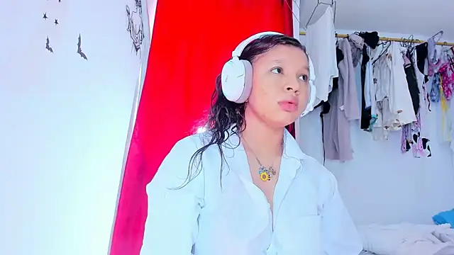 Emily Coper18 online show from 12/14/25, 01:49