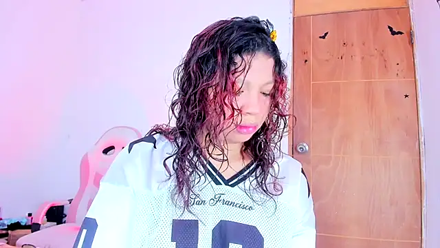 Emily Coper18 online show from 04/17/26, 02:09