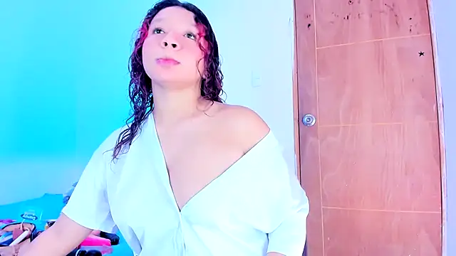 Emily Coper18 online show from 05/21/26, 05:53