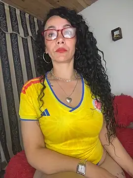 Snapshot of JULYSEX1 chatting on 06/17/26, 12:18 JULYSEX1 online show from 06/17/26, 12:18