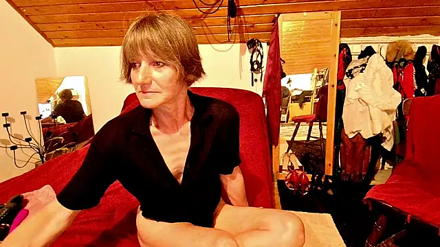 Hot Colettte online show from 06/03/26, 07:41